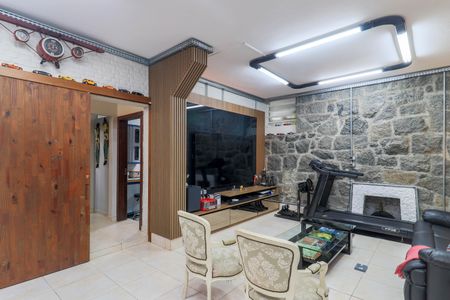 Casa à venda com 250m², 3 quartos e 3 vagas Casa à venda com 250m², 3 quartos e 3 vagasHome Theater