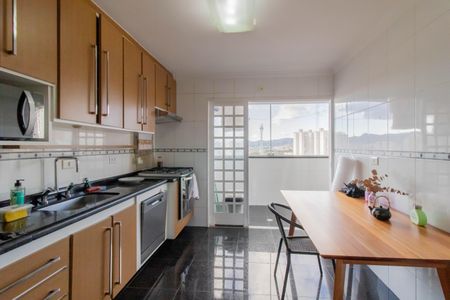 Apartamento à venda com 80m², 2 quartos e 2 vagas Apartamento à venda com 80m², 2 quartos e 2 vagasCozinha