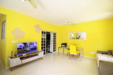 Sala de casa de condomínio para alugar com 2 quartos, 260m² em Freguesia (jacarepaguá), Rio de Janeiro