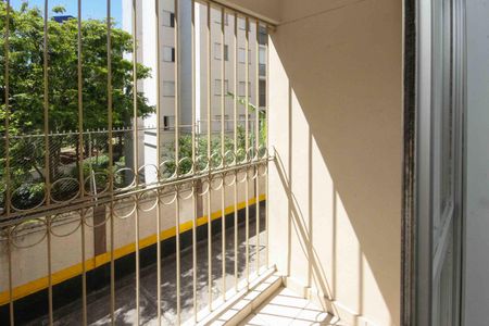 Apartamento à venda com 62m², 2 quartos e 1 vaga Apartamento à venda com 62m², 2 quartos e 1 vagaVaranda