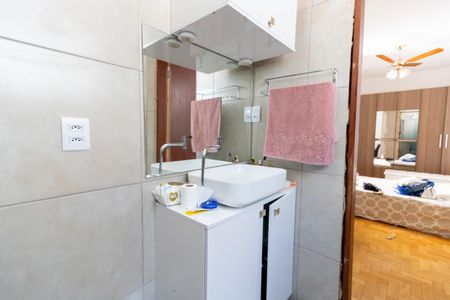 Apartamento à venda com 53m², 2 quartos e 1 vaga Apartamento à venda com 53m², 2 quartos e 1 vagaBanheiro