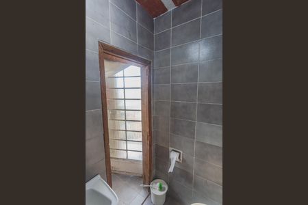 Casa à venda com 180m², 4 quartos e 1 vagaBanheiro Social da Casa dos Fundos