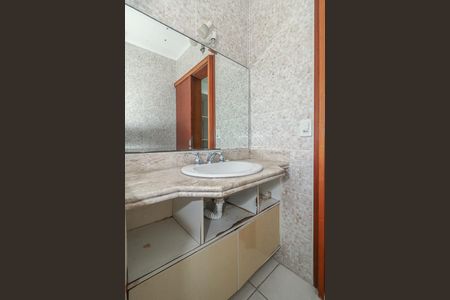 Banheiro da Suíte de casa de condomínio à venda com 3 quartos, 167m² em Vila Jardim, Porto Alegre