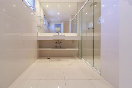 Apartamento para alugar com 285m², 3 quartos e 3 vagas Apartamento para alugar com 285m², 3 quartos e 3 vagasBanheiro da Suíte 3