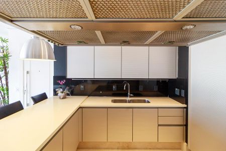 Apartamento para alugar com 285m², 3 quartos e 3 vagas Apartamento para alugar com 285m², 3 quartos e 3 vagasCozinha