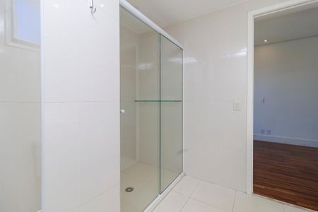 Apartamento para alugar com 285m², 3 quartos e 3 vagas Apartamento para alugar com 285m², 3 quartos e 3 vagasBanheiro da Suíte 2