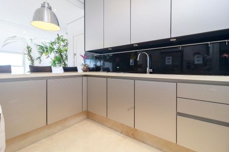 Apartamento para alugar com 285m², 3 quartos e 3 vagas Apartamento para alugar com 285m², 3 quartos e 3 vagasCozinha