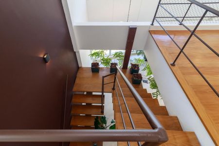 Apartamento para alugar com 285m², 3 quartos e 3 vagas Apartamento para alugar com 285m², 3 quartos e 3 vagasEscada