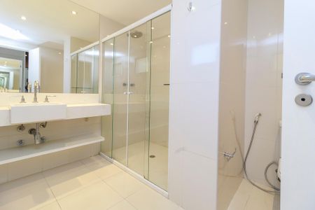 Apartamento para alugar com 285m², 3 quartos e 3 vagas Apartamento para alugar com 285m², 3 quartos e 3 vagasBanheiro da Suíte 3