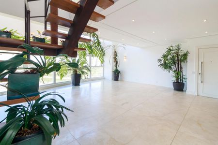 Apartamento para alugar com 285m², 3 quartos e 3 vagas Apartamento para alugar com 285m², 3 quartos e 3 vagasSala