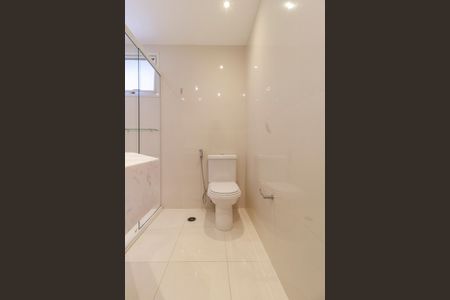 Apartamento para alugar com 285m², 3 quartos e 3 vagas Apartamento para alugar com 285m², 3 quartos e 3 vagasBanheiro da Suíte 1