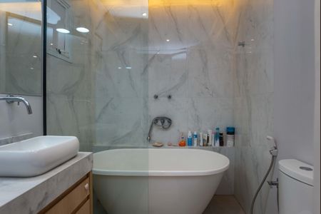 Apartamento à venda com 123m², 3 quartos e 3 vagasBanheiro do quarto 3 Suíte