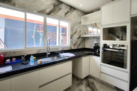 Casa à venda com 120m², 2 quartos e 2 vagas Casa à venda com 120m², 2 quartos e 2 vagasCozinha