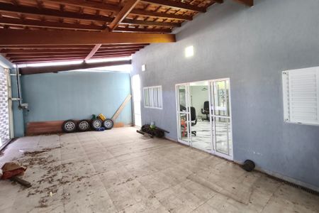 Casa à venda com 120m², 2 quartos e 2 vagas Casa à venda com 120m², 2 quartos e 2 vagasQuintal - Garagem
