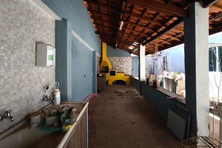 Casa à venda com 120m², 2 quartos e 2 vagas Casa à venda com 120m², 2 quartos e 2 vagasQuintal