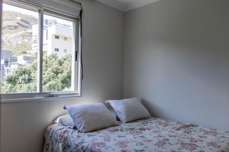 Apartamento à venda com 212m², 3 quartos e 2 vagas Apartamento à venda com 212m², 3 quartos e 2 vagasQuarto 1