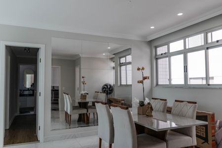 Apartamento à venda com 212m², 3 quartos e 2 vagas Apartamento à venda com 212m², 3 quartos e 2 vagasSala