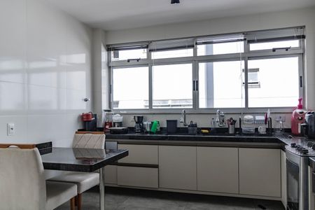 Apartamento à venda com 212m², 3 quartos e 2 vagas Apartamento à venda com 212m², 3 quartos e 2 vagasCozinha