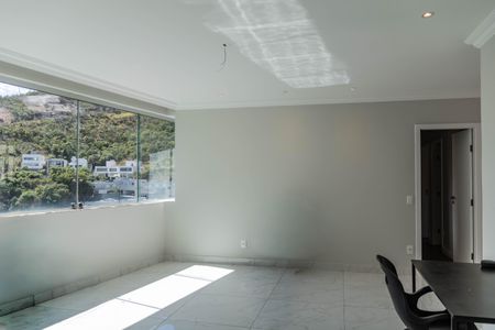 Apartamento à venda com 212m², 3 quartos e 2 vagas Apartamento à venda com 212m², 3 quartos e 2 vagasSala