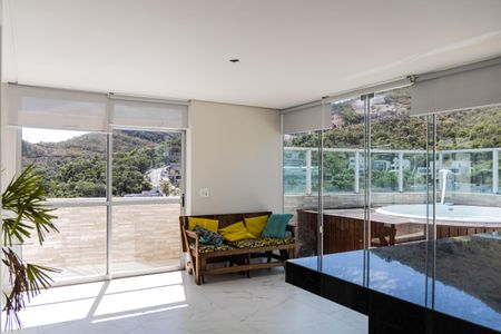 Apartamento à venda com 212m², 3 quartos e 2 vagas Apartamento à venda com 212m², 3 quartos e 2 vagasEspaço Gourmet