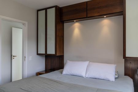 Apartamento à venda com 212m², 3 quartos e 2 vagas Apartamento à venda com 212m², 3 quartos e 2 vagasSuíte