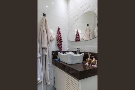 Apartamento à venda com 212m², 3 quartos e 2 vagas Apartamento à venda com 212m², 3 quartos e 2 vagasBanheiro da Suíte