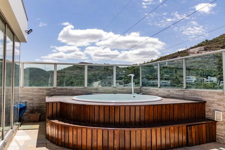 Apartamento à venda com 212m², 3 quartos e 2 vagas Apartamento à venda com 212m², 3 quartos e 2 vagasCobertura