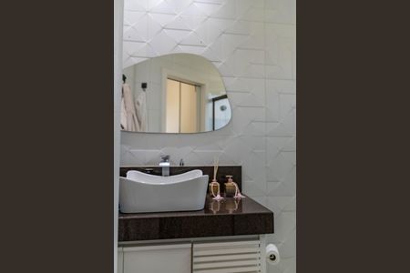 Apartamento à venda com 212m², 3 quartos e 2 vagas Apartamento à venda com 212m², 3 quartos e 2 vagasBanheiro da Suíte