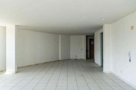 Apartamento à venda com 212m², 3 quartos e 2 vagas Apartamento à venda com 212m², 3 quartos e 2 vagasÁrea comum - Salão de festas