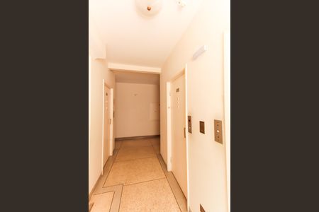 Apartamento à venda com 40m², 1 quarto e sem vaga Apartamento à venda com 40m², 1 quarto e sem vagaElevador