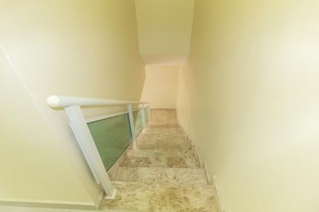 Escada de casa para alugar com 3 quartos, 200m² em Campo Grande, Rio de Janeiro