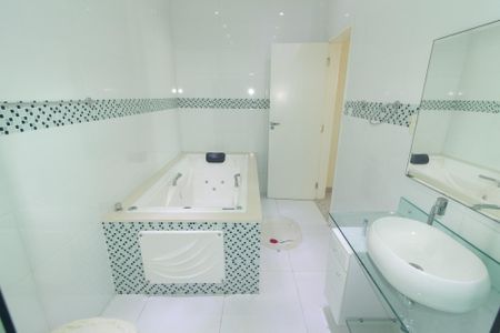 Casa para alugar com 200m², 3 quartos e 4 vagasBanheiro da Suíte