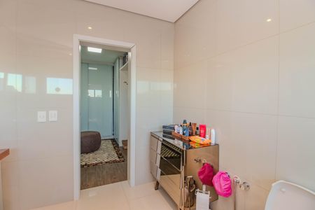 Casa à venda com 330m², 3 quartos e 3 vagasBanheiro da Suíte 1