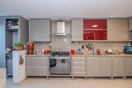 Casa à venda com 330m², 3 quartos e 3 vagasCozinha e Área de Serviço