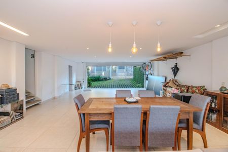 Casa à venda com 330m², 3 quartos e 3 vagasGaragem