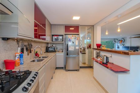 Casa à venda com 330m², 3 quartos e 3 vagasCozinha e Área de Serviço