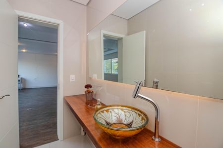 Casa à venda com 330m², 3 quartos e 3 vagasLavabo