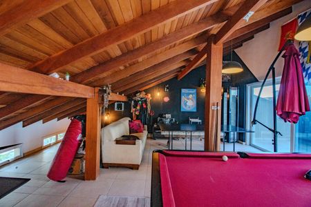 Casa à venda com 330m², 3 quartos e 3 vagasSótão 