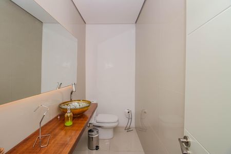 Casa à venda com 330m², 3 quartos e 3 vagasLavabo