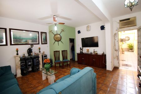 Sala de casa à venda com 3 quartos, 437m² em Olaria, Rio de Janeiro