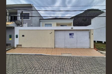 Casa de condomínio para alugar com 190m², 3 quartos e 2 vagas Casa de condomínio para alugar com 190m², 3 quartos e 2 vagasFachada