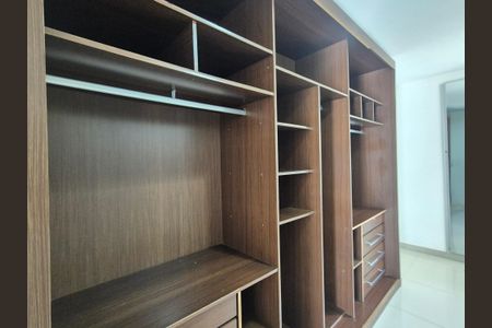 Casa de condomínio para alugar com 190m², 3 quartos e 2 vagas Casa de condomínio para alugar com 190m², 3 quartos e 2 vagasCloset suíte 2