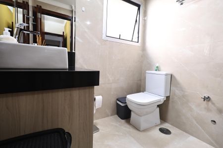 Apartamento à venda com 135m², 4 quartos e 2 vagas Apartamento à venda com 135m², 4 quartos e 2 vagasBanheiro da Suíte