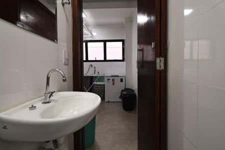 Apartamento à venda com 135m², 4 quartos e 2 vagas Apartamento à venda com 135m², 4 quartos e 2 vagasBanheiro de serviço