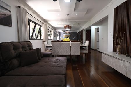 Apartamento à venda com 135m², 4 quartos e 2 vagas Apartamento à venda com 135m², 4 quartos e 2 vagasSala