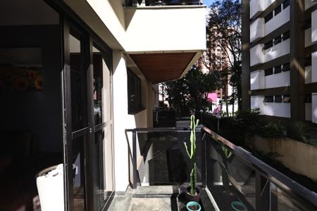 Apartamento à venda com 135m², 4 quartos e 2 vagas Apartamento à venda com 135m², 4 quartos e 2 vagasSacada