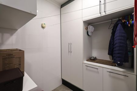 Apartamento à venda com 135m², 4 quartos e 2 vagas Apartamento à venda com 135m², 4 quartos e 2 vagasLavanderia