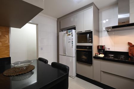 Apartamento à venda com 135m², 4 quartos e 2 vagas Apartamento à venda com 135m², 4 quartos e 2 vagasCozinha