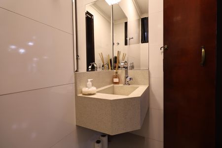 Apartamento à venda com 135m², 4 quartos e 2 vagas Apartamento à venda com 135m², 4 quartos e 2 vagasLavabo