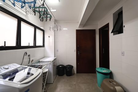 Apartamento à venda com 135m², 4 quartos e 2 vagas Apartamento à venda com 135m², 4 quartos e 2 vagasLavanderia